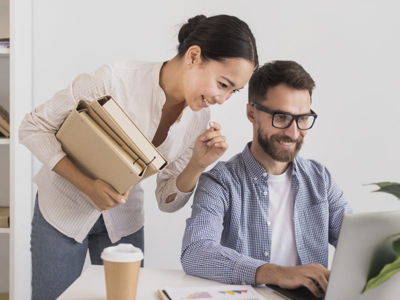 businesswoman-working-with-businessman